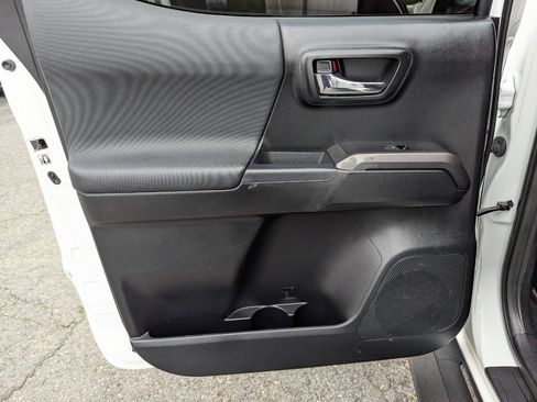 Used 2017 Toyota Tacoma TRD Sport w/ Tow Package (A/T) image 35