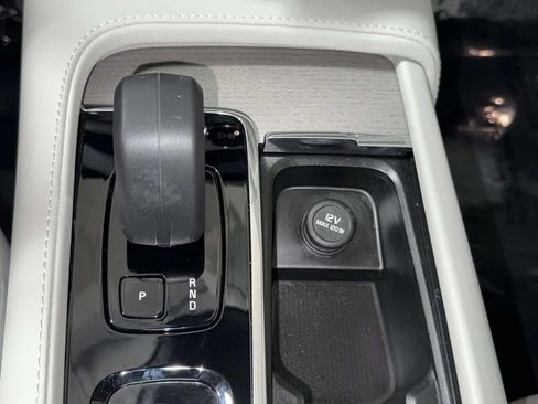 Used 2025 Volvo XC90 T8 Plus AWD/4WD image 24