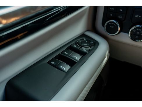 Used 2025 Chevrolet Tahoe Premier AWD/4WD image 30