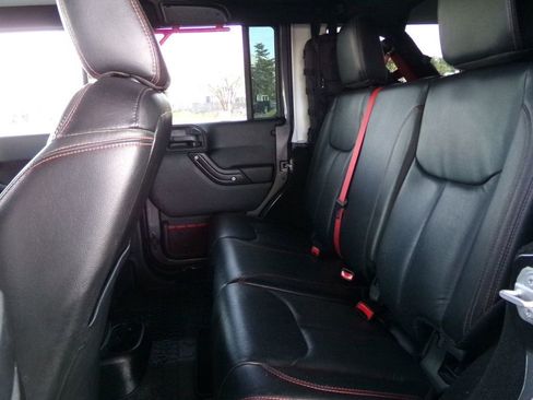 Used 2017 Jeep Wrangler Unlimited Rubicon AWD/4WD image 15