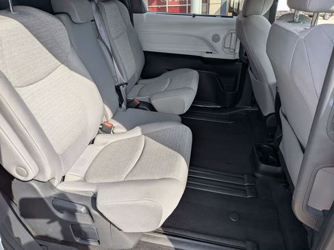 Used 2025 Toyota Sienna LE image 26