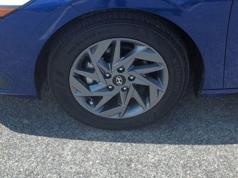 Used 2024 Hyundai Elantra SEL FWD image 11