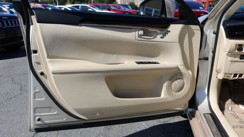 Used 2015 Lexus ES 350 w/ Luxury Package FWD image 10