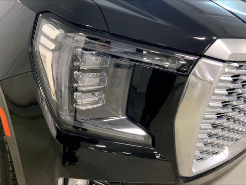 Used 2023 GMC Yukon XL Denali w/ Advanced Technology Package image 27