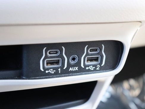 Used 2024 Chrysler Pacifica Touring-L FWD image 46