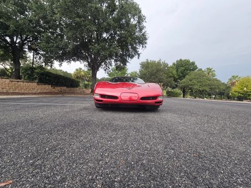 Used 2004 Chevrolet Corvette Convertible w/ Preferred Equipment Group RWD image 17