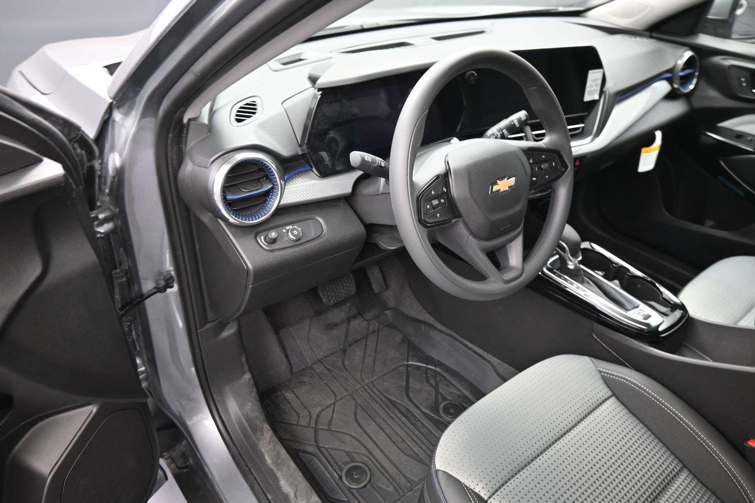 Used 2026 Chevrolet Trax LT FWD image 12