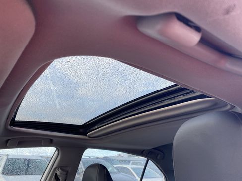 Used 2020 Toyota Camry SE FWD image 6