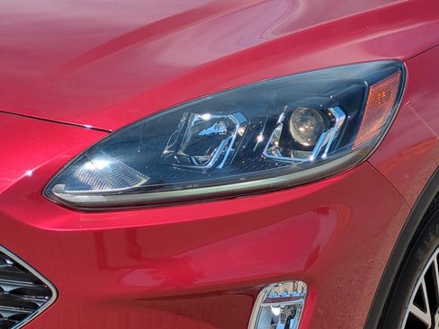 Used 2022 Ford Escape SEL w/ Technology Package FWD image 11