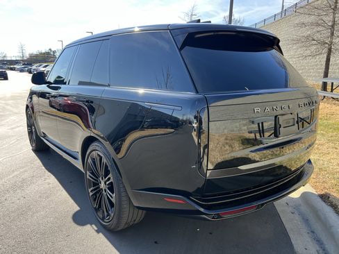 Certified 2024 Land Rover Range Rover SE image 5