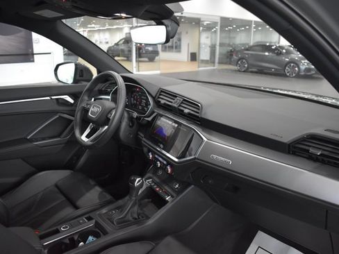 Used 2025 Audi Q3 2.0T Premium w/ Convenience Package AWD/4WD image 38