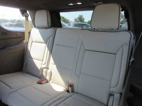 New 2026 GMC Yukon Denali w/ Denali Reserve Package AWD/4WD image 13