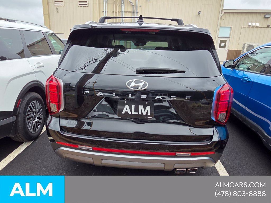Used 2024 Hyundai Palisade Limited FWD image 11
