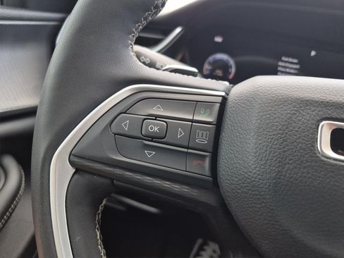 Used 2023 Jeep Grand Cherokee Altitude AWD/4WD image 18