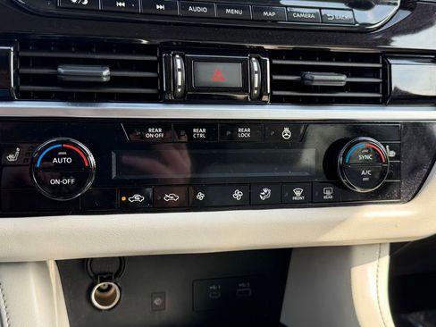 Certified 2024 Nissan Pathfinder SL w/ Black Appearance Package AWD/4WD image 13
