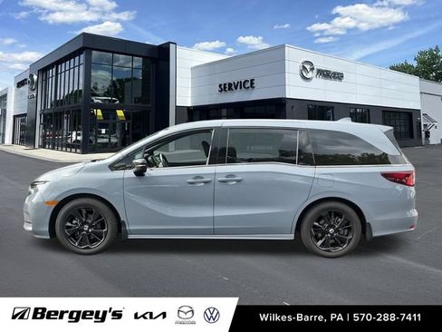 Used 2023 Honda Odyssey Sport image 9