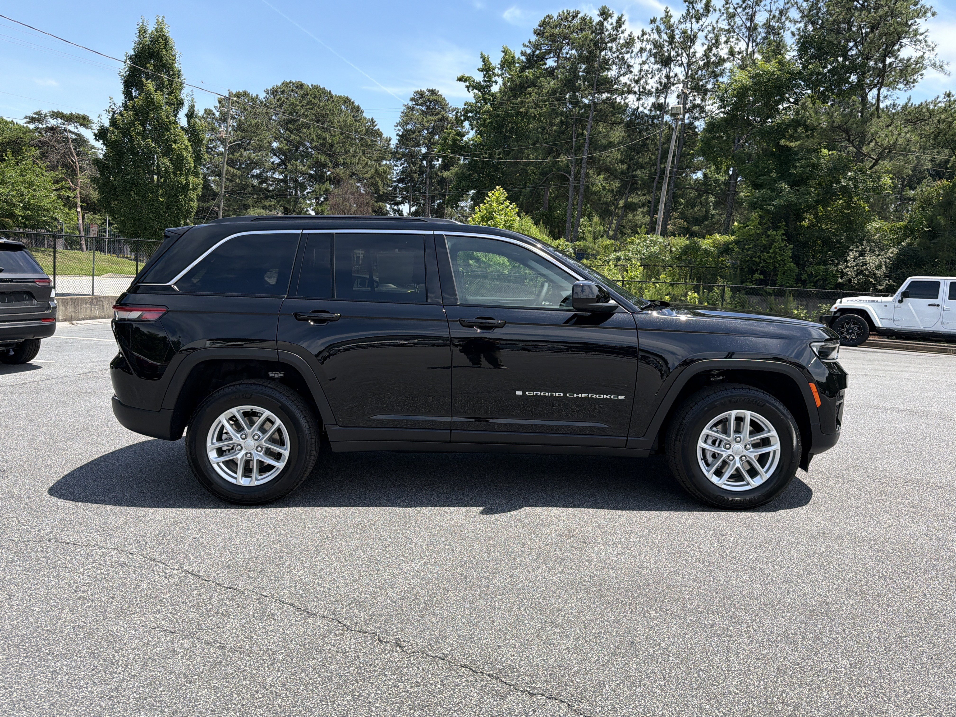 New 2026 Jeep Grand Cherokee Laredo RWD image 9
