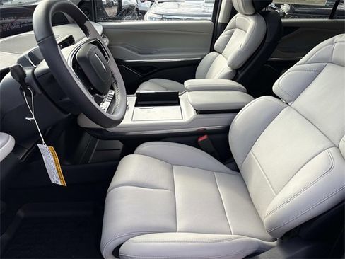 New 2025 Lincoln Navigator L Reserve image 23