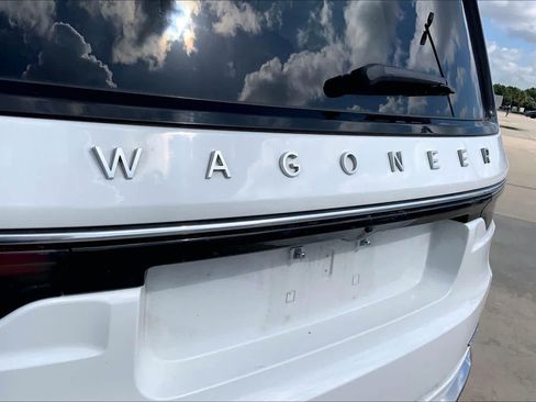 Used 2024 Jeep Wagoneer Series II w/ Flexible Seating Group RWD image 30