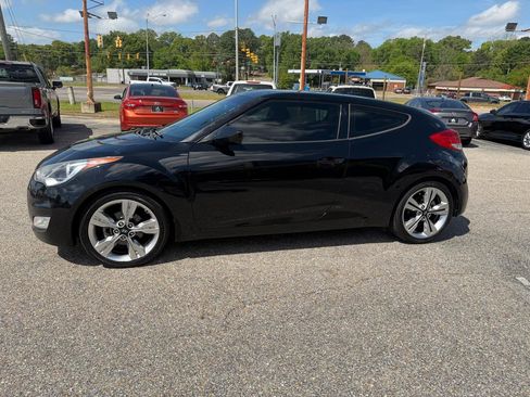 Used 2017 Hyundai Veloster Value Edition image 14