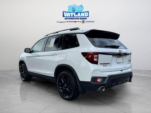 Used 2024 Honda Passport Black Edition image 3