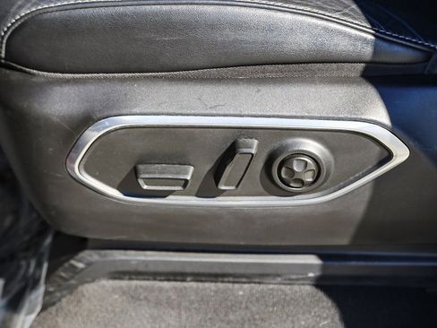 Used 2024 Jeep Wagoneer L Series II RWD image 23