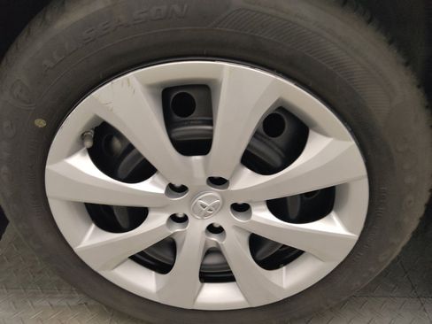 Used 2021 Toyota Corolla LE w/ Carpet Mat Package (TMS) FWD image 31