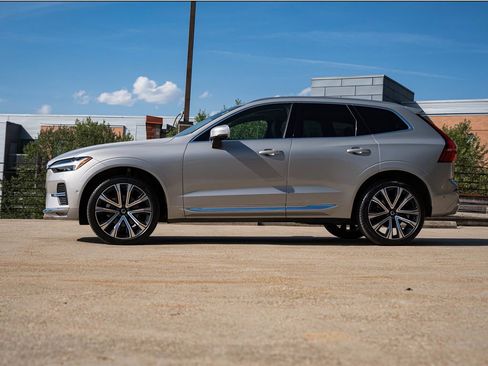 Certified 2023 Volvo XC60 B5 Ultimate w/ Climate Package AWD/4WD image 3