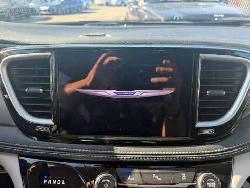 Used 2024 Chrysler Pacifica Limited FWD image 18