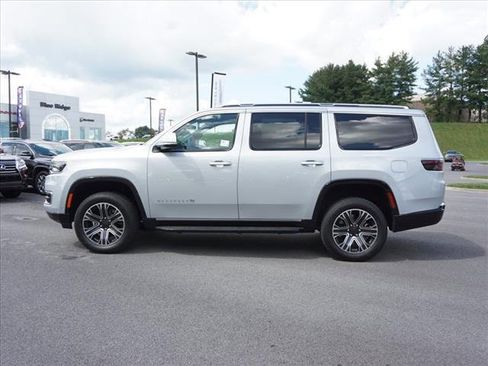 New 2022 Jeep Wagoneer Series III image 26