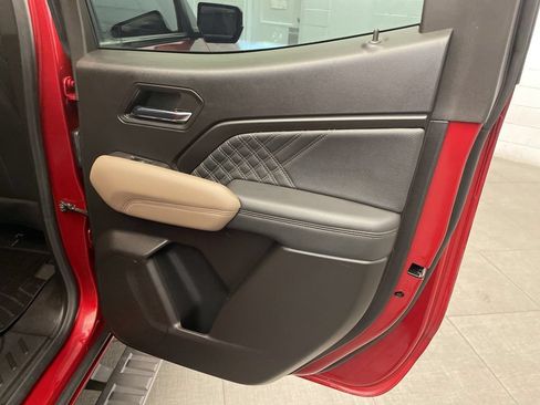 Used 2025 GMC Canyon Denali AWD/4WD image 28