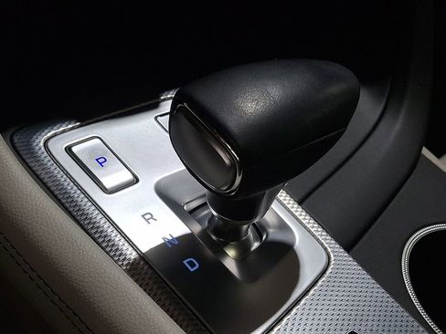 Used 2023 Genesis G70 3.3T image 12