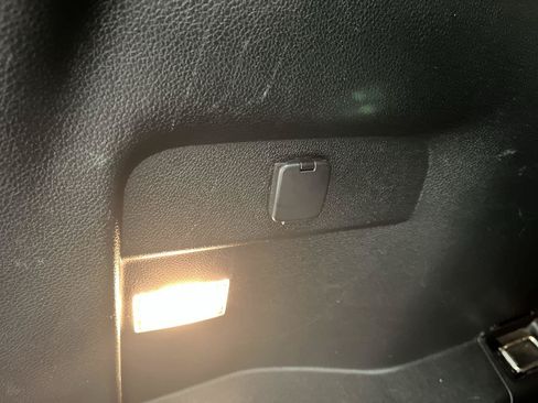 Used 2018 Ford Explorer XLT w/ Equipment Group 202A AWD/4WD image 4