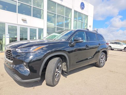 Used 2022 Toyota Highlander XLE image 7