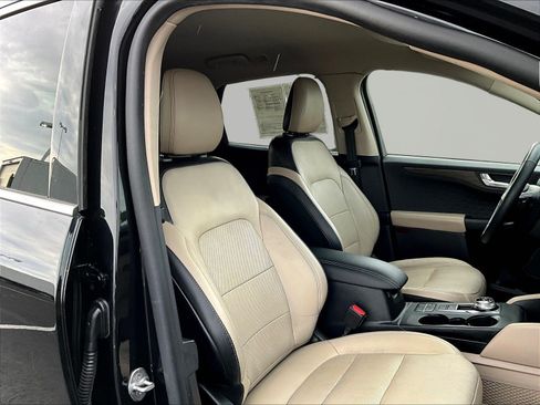 Used 2020 Ford Escape Titanium AWD/4WD image 29