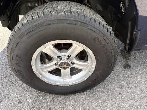 Used 2017 RAM 1500 Classic SLT AWD/4WD image 14
