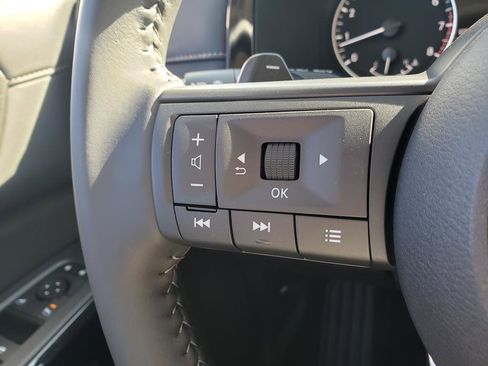 New 2025 Nissan Pathfinder SV w/ Black Appearance Package image 11