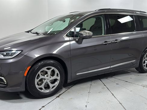 Used 2022 Chrysler Pacifica Limited image 1