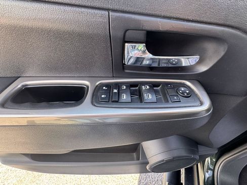 Used 2011 Jeep Liberty Limited w/ Tire & Wheel Group AWD/4WD image 17