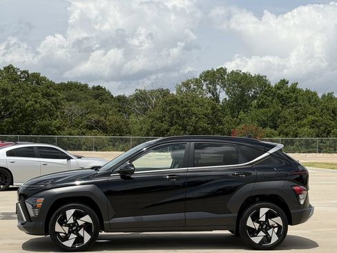 Used 2024 Hyundai Kona Limited AWD/4WD image 3