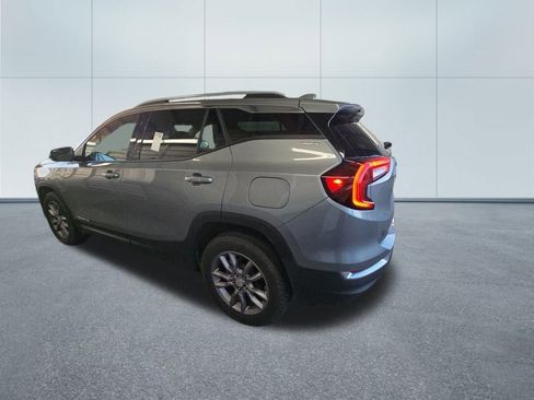 Used 2024 GMC Terrain SLT image 3