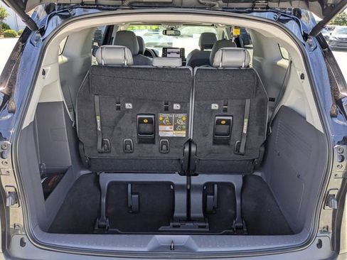 Used 2023 Toyota Sienna XLE FWD image 13