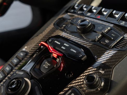 Used 2019 Lamborghini Aventador SVJ image 56