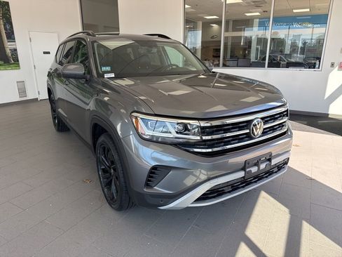 Certified 2023 Volkswagen Atlas SE w/ Panoramic Sunroof Package AWD/4WD image 1
