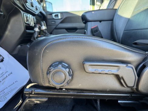 Used 2020 Jeep Wrangler Unlimited Sahara image 12