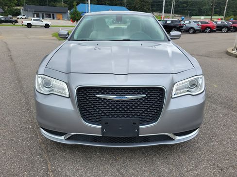 Used 2016 Chrysler 300 Limited RWD image 2