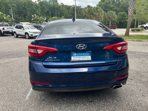 Used 2015 Hyundai Sonata SE w/ Option Group 09 FWD image 5