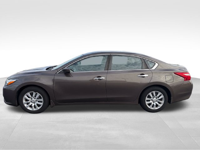 Used 2017 Nissan Altima 2.5 S w/ Power Driver Seat Package FWD image 2