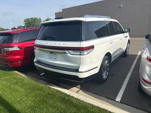 Certified 2024 Lincoln Navigator Reserve AWD/4WD image 8