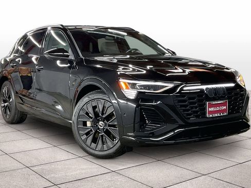 Used 2024 Audi Q8 e-tron Prestige w/ Prestige Package image 2